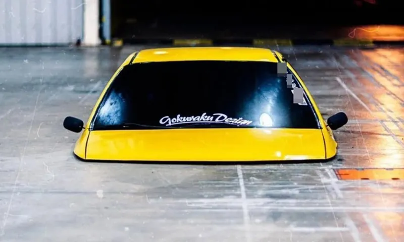 Chiếc ô tô thấp nhất thế giới 2