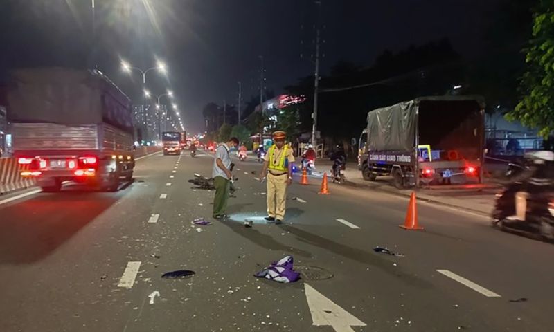 Xe máy lao vào xe máy 2 người lái xe thương vong