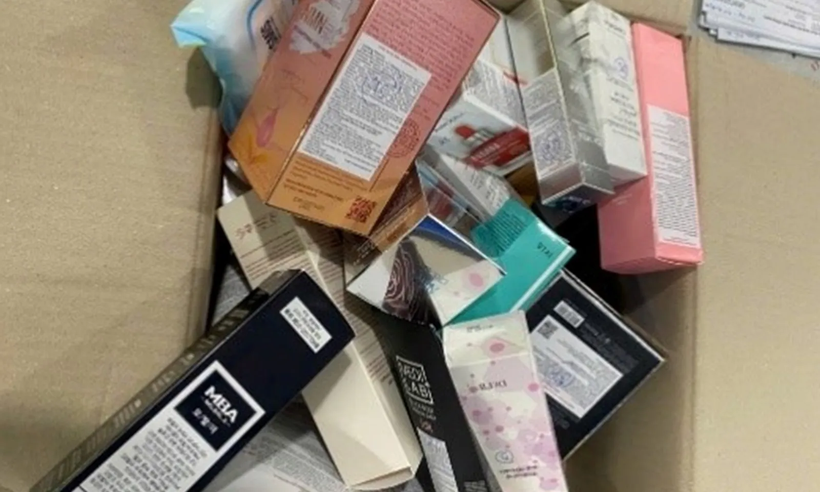 Thu giữ hơn 5.000 lọ mỹ phẩm không rõ nguồn gốc của công ty Ngân Korea