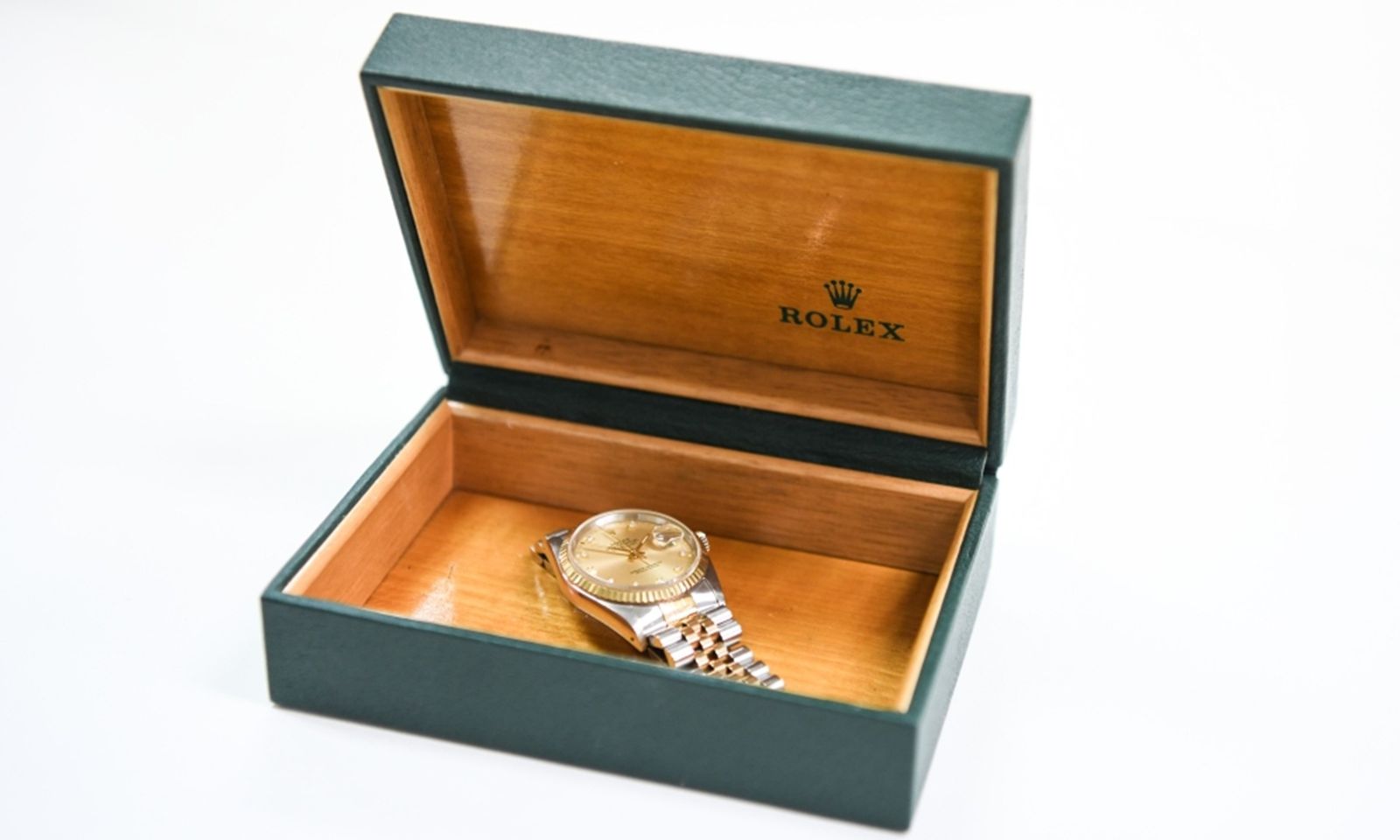 Nhiều người đổ xô mua đồng hồ Rolex, Patek Philippe cũ trước khi ông Trump áp thuế