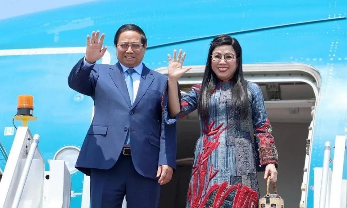 thu-tuong-pham-minh-chinh-va-phu-nhan (1)