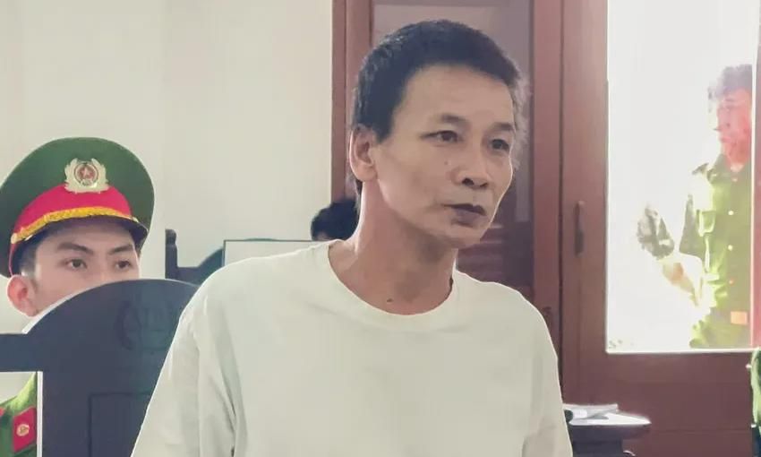 Bắt giam người đàn ông dùng dao chém hàng xóm vì chuyện con cái