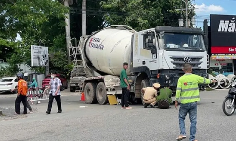 Xe bồn ôm cua cán tử vong người phụ nữ, bỏ lại hai con sinh đôi hơn 1 tuổi