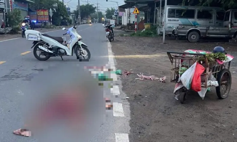 Hiện trường vụ tai nạn khiến bà M  74 tuổi bị thương nặng.