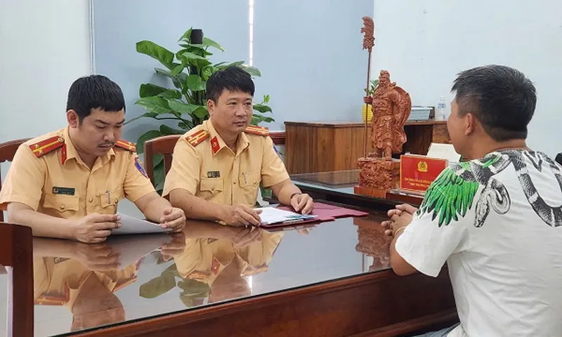 Phát hiện 2 trường hợp “thế vai” nộp phạt vi phạm giao thông tại Bình Định