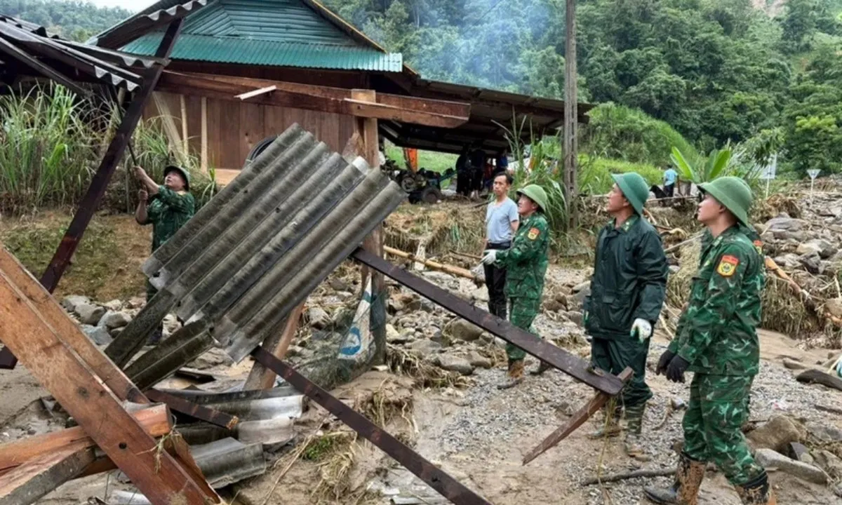 Mưa lũ cục bộ gây chết người, tàn phá tài sản nhiều địa phương