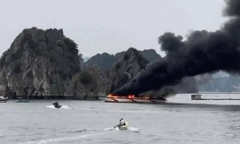 Quảng Ninh: Cháy tàu cao tốc ở Vân Đồn, 5 thuyền viên thoát nạn