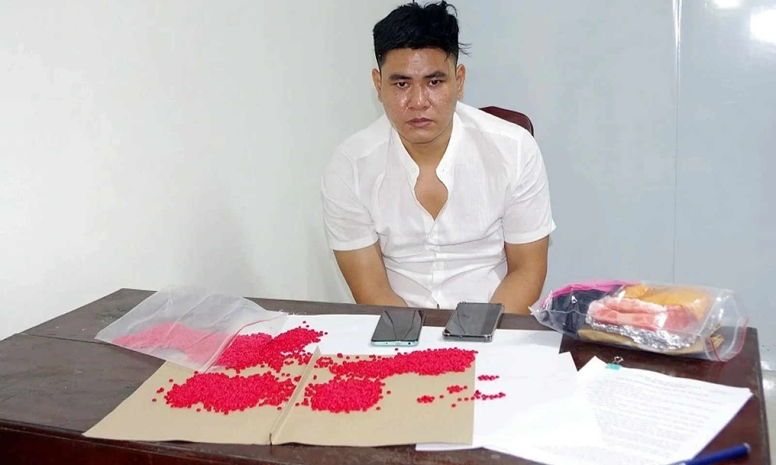Hà Nam: Bắt giữ đối tượng vận chuyển 6.000 viên ma túy đi tiêu thụ