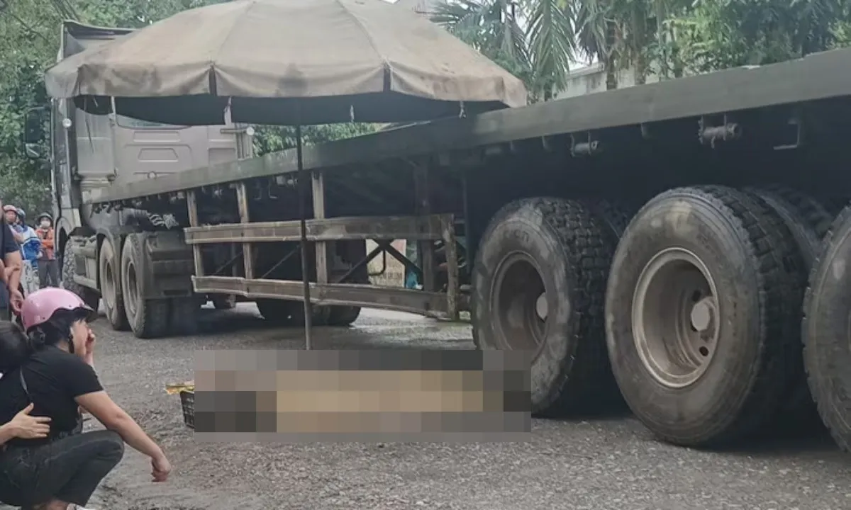 Ngã ra đường, người phụ nữ bị xe đầu kéo cán tử vong