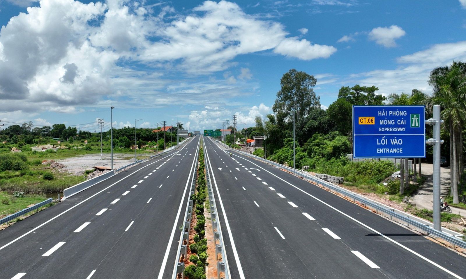 Hoàn thành 3.000 km đường cao tốc, 1.000 km đường ven biển trong năm 2025