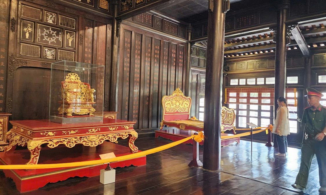 Huế tăng cường bảo vệ cổ vật sau vụ xâm hại ngai vua triều Nguyễn