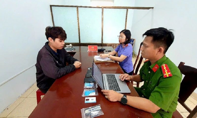 Nam sinh viên lừa bán ô tô trên mạng, chiếm đoạt tiền của hàng chục người