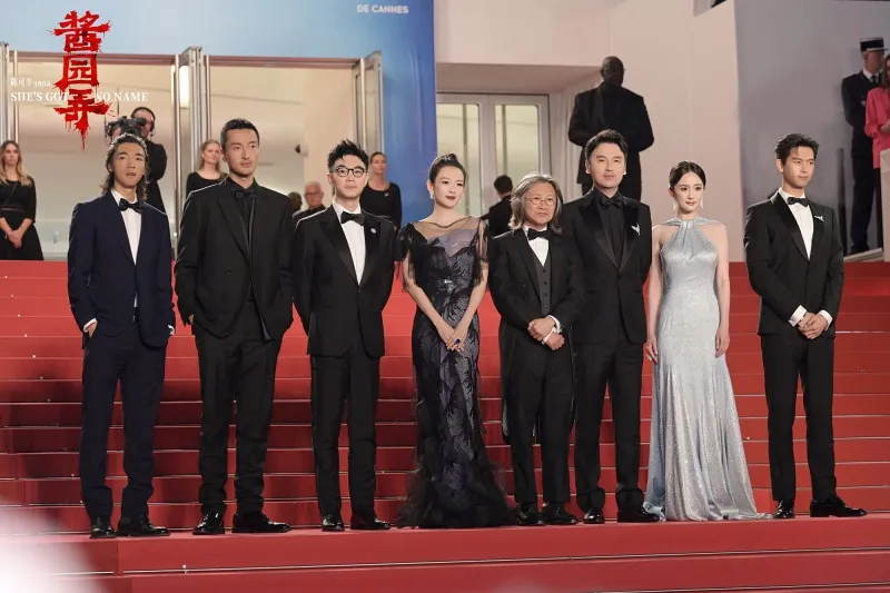 voh--tuong-vien-long-quy-tu-dan-dien-vien-trong-mo-trieu-le-dinh-duong-mich-6