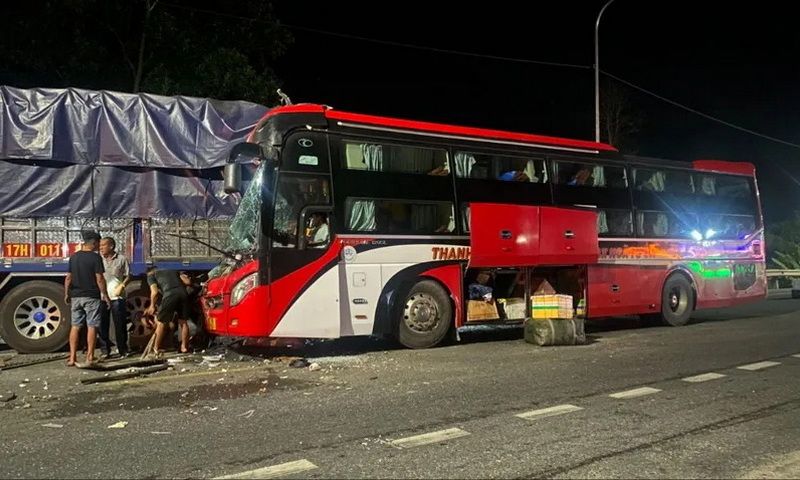 Tai nạn xe khách trên đường tránh Quốc lộ 1, phụ xe tử vong, nhiều người bị thương