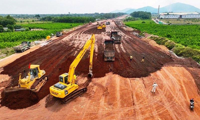Tháo gỡ vướng mắc về vật liệu cho 2 cao tốc phía Nam