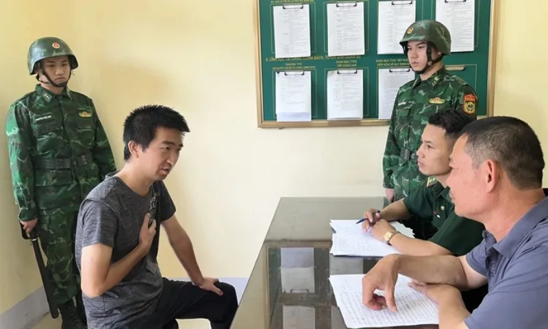 doi-tuongj-bach-dung-lam-viec-voi-co-quan-dieu-tra-17490476762991272213213