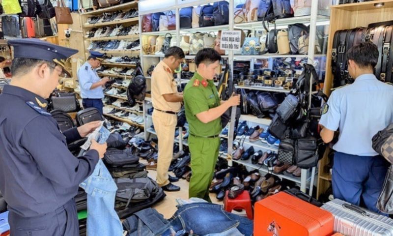 Thủ tướng yêu cầu đẩy mạnh cao điểm chống buôn lậu, hàng giả
