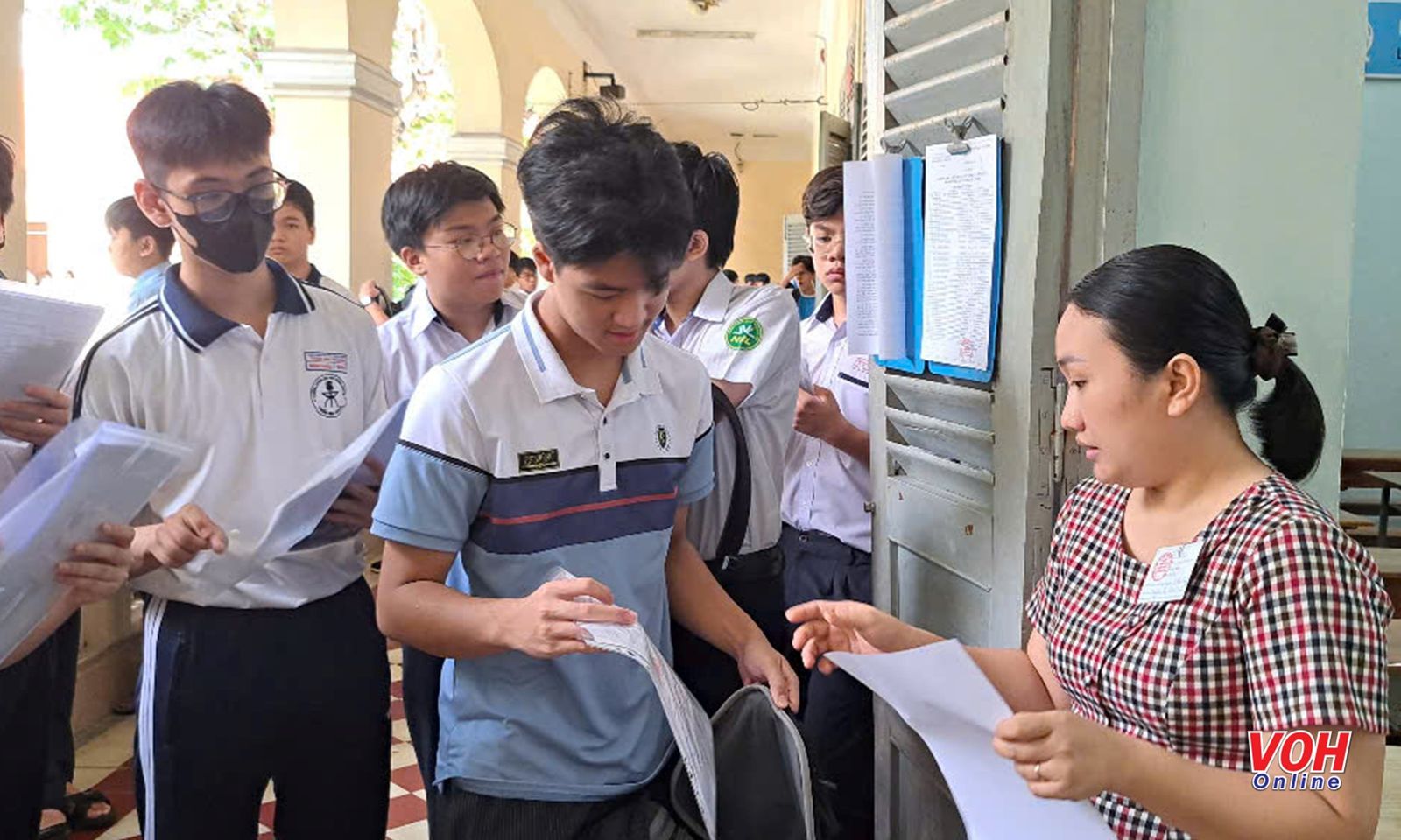 Hơn 76.000 thí sinh làm thủ tục dự thi tuyển sinh lớp 10 tại TPHCM