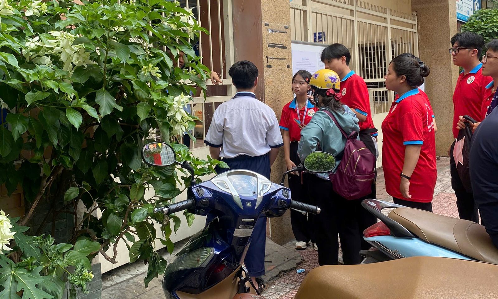 Một thí sinh 9g30 mới tới điểm thi do nhầm lẫn