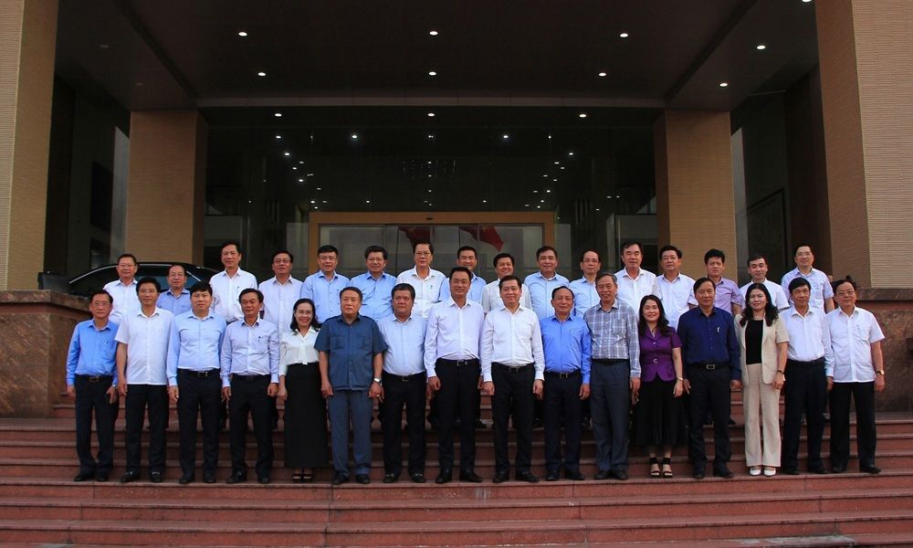 Quảng Bình và Quảng Trị thống nhất nguyên tắc bố trí cán bộ sau sáp nhập hành chính