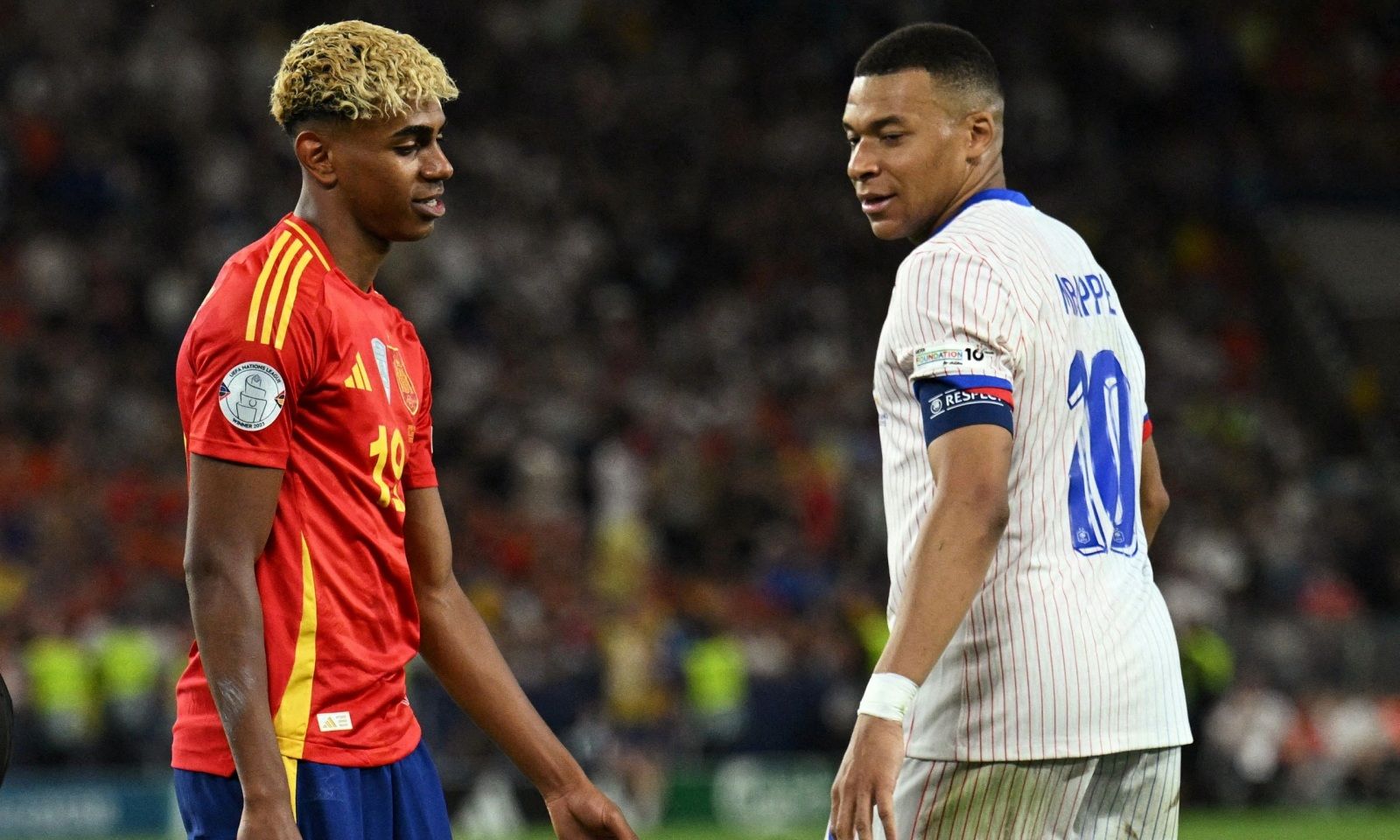 Hành động tâm phục khẩu phục của Mbappe với Yamal sau 6 trận thua liên tiếp