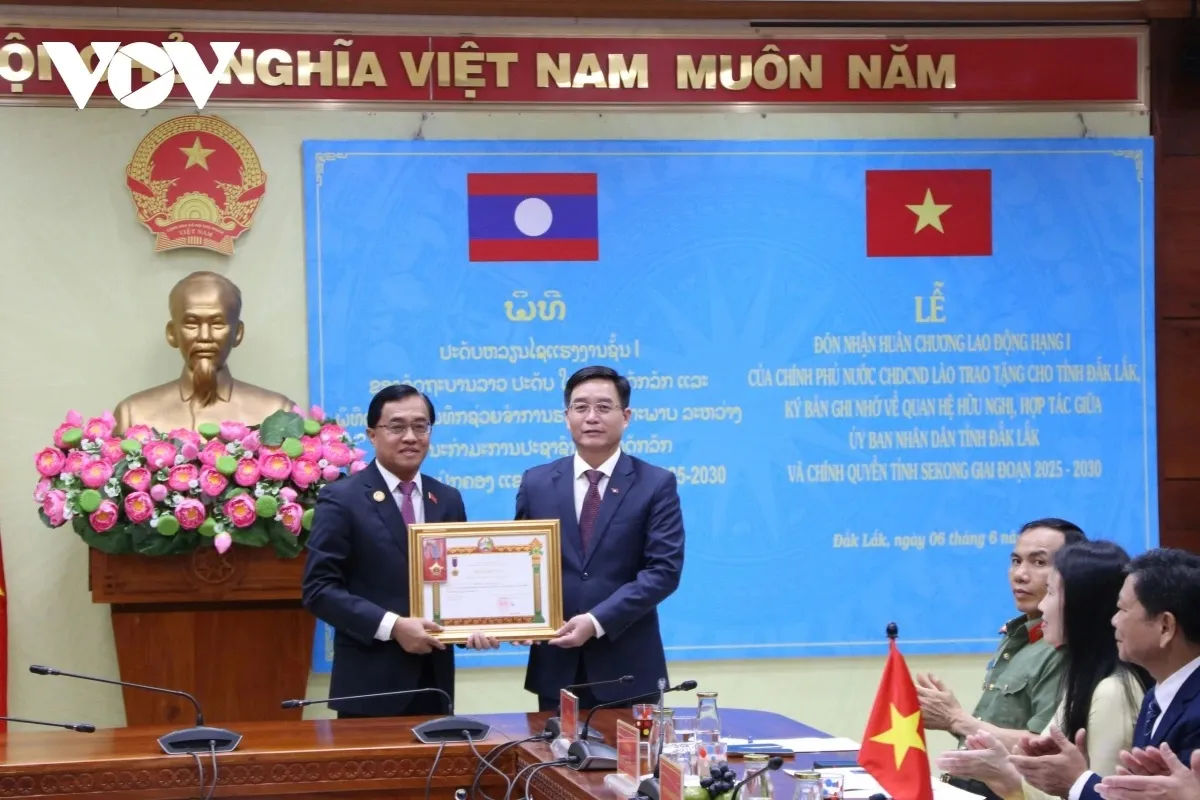 ong_lec-lay_si-vi-lay_uy_vien_trung_uong_dang_bi_thu_tinh_truong_tinh_se_kong_da_trao_huan_chuong_lao_dong_hang_nhat_tang_tap_the_tinh_dak_lak