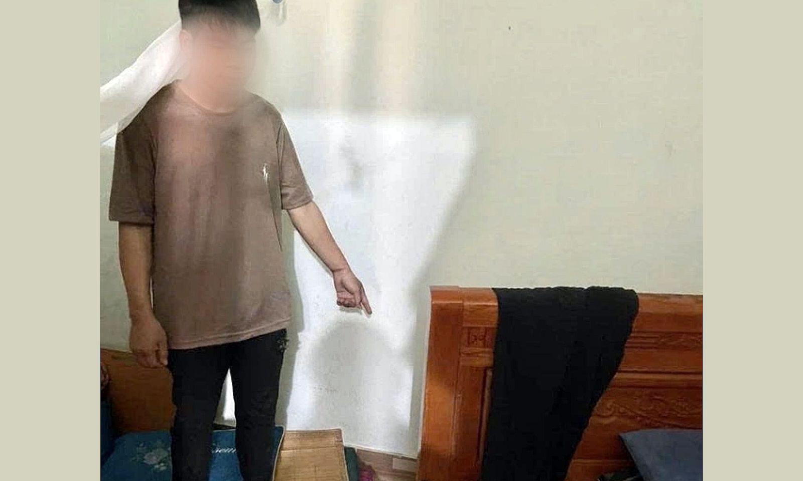 Hai nam thiếu niên bàn nhau phá két sắt của bố mẹ để trộm tiền chơi game
