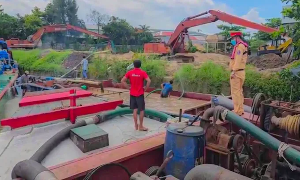 Ba ghe chở gần 200m³ cát lậu bị bắt giữ trong hai ngày liên tiếp
