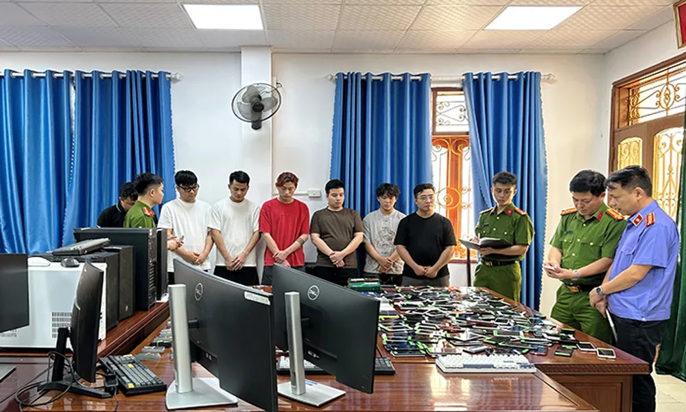 Bắt giữ 8 đối tượng trong chuyên án mua bán tài khoản ngân hàng trên mạng
