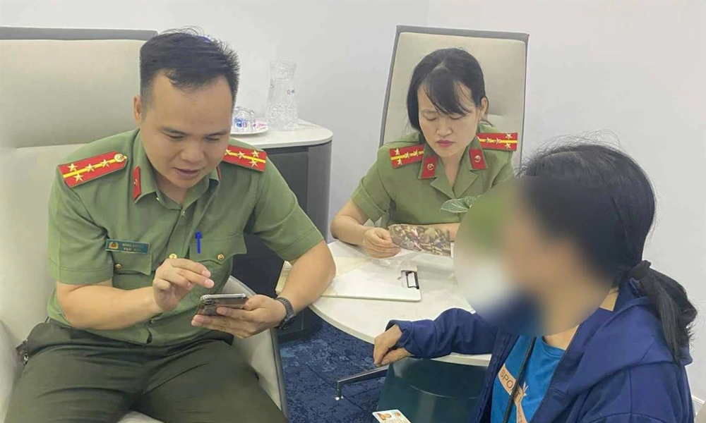 Cụ bà 71 tuổi suýt mất 763 triệu đồng vì lệnh điều tra qua Zalo