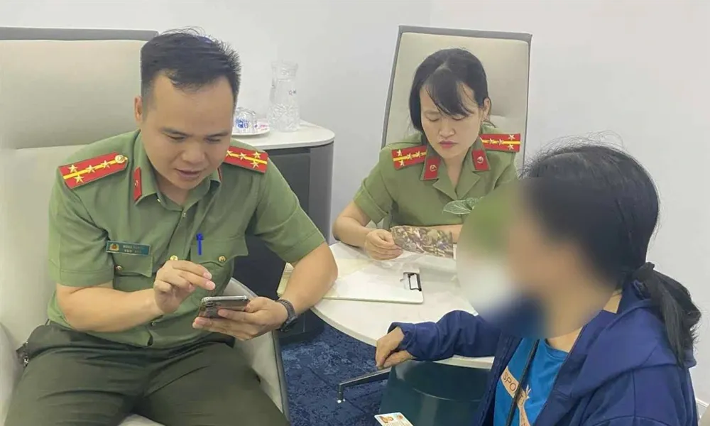 Cụ bà 71 tuổi suýt mất 763 triệu đồng vì lệnh điều tra qua Zalo