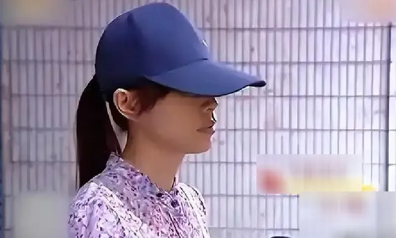Cô giáo 38 tuổi đến phá đám cưới bạn trai cũ sau 8 lần từ chối cầu hôn