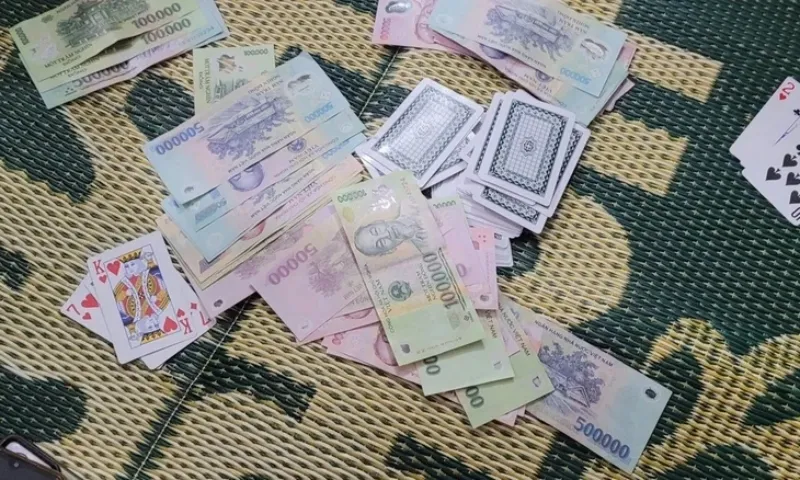 Truy nã 4 bị can trong đường dây đánh bạc lớn 