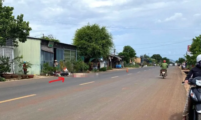 Xe khách đụng xe máy chạy cùng chiều người phụ nữ tử vong