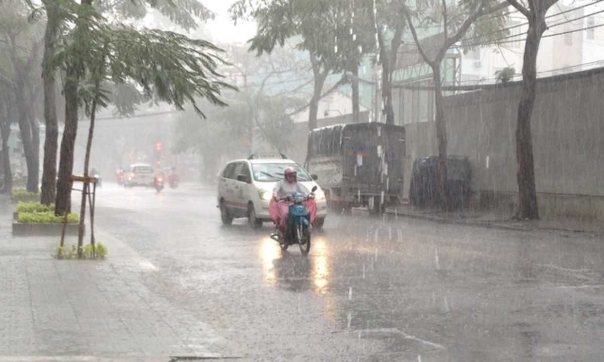TPHCM nhiều nơi mưa lớn và ngập
