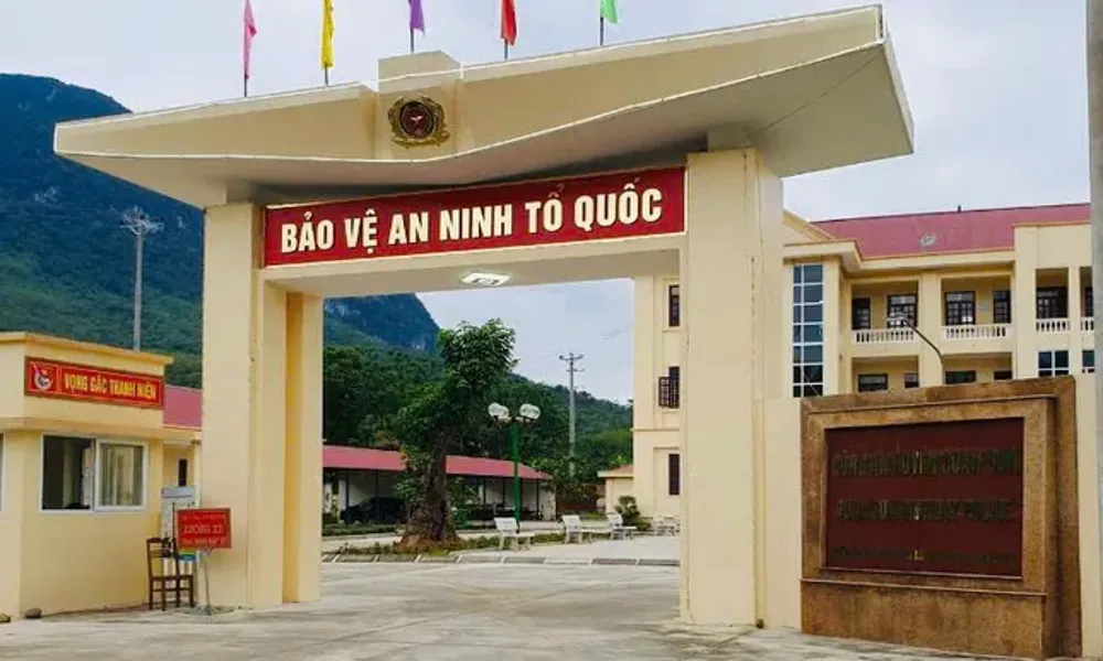 Lộ diện cán bộ cấp tá nhận bàn ghế gỗ trị giá 150 triệu để làm ngơ vi phạm