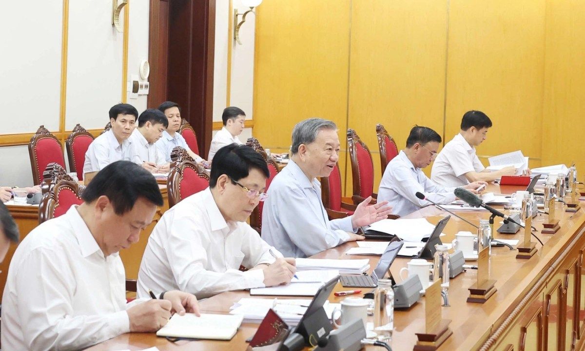 Bộ Chính trị: Cấp xã mới có thể hoạt động từ 1/7