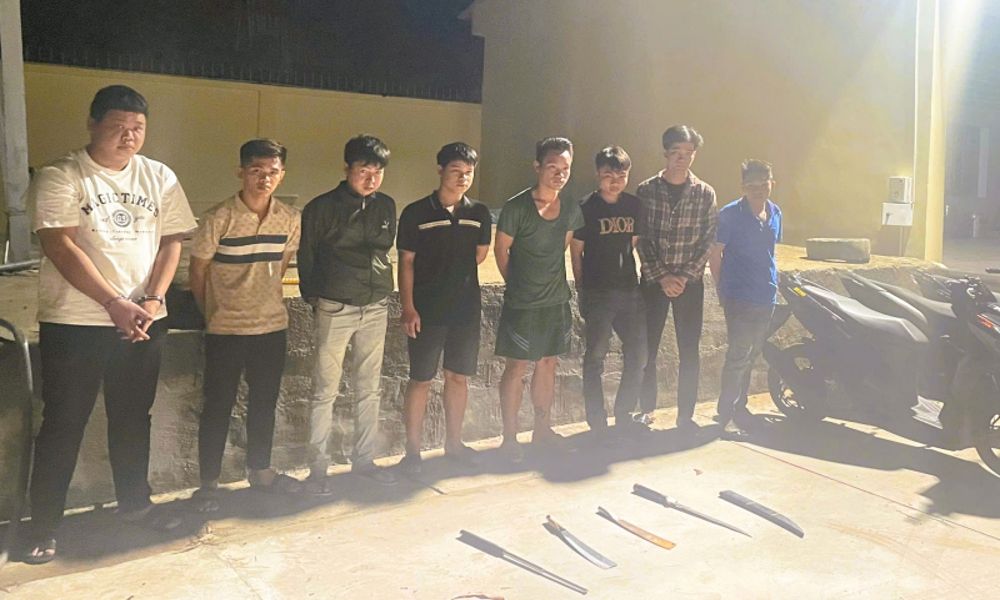 Mâu thuẫn mạng xã hội, nhóm thanh niên mang hung khí tìm đối thủ “dằn mặt”