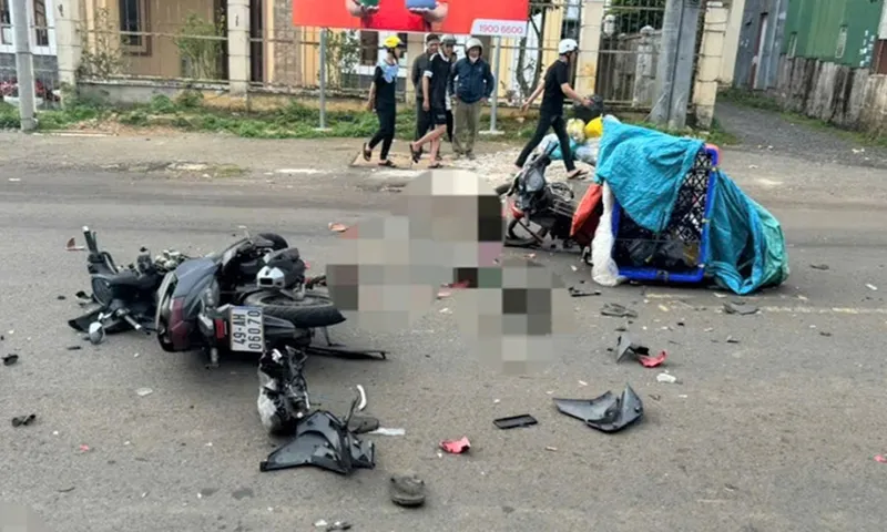 Xe máy chở hàng trong hẻm chạy ra đụng xe máy, 2 người thương vong