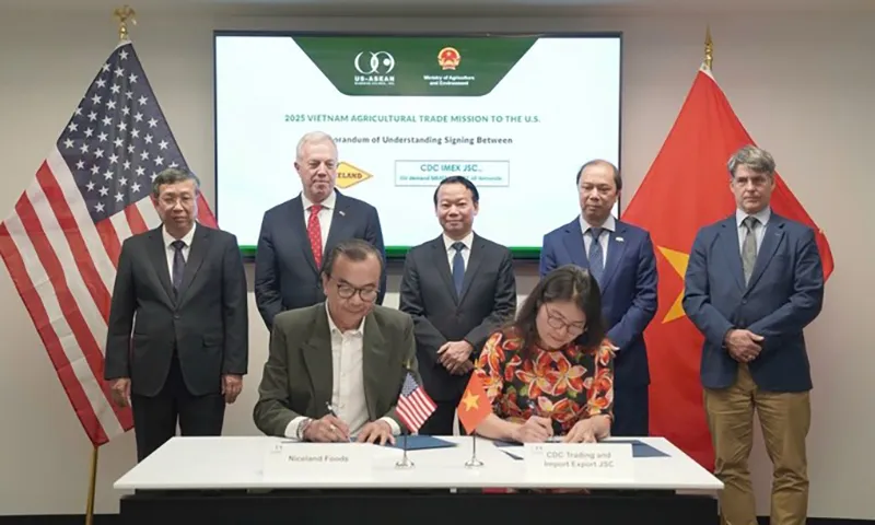 Việt Nam ký loạt ghi nhớ mua gần 3 tỉ USD nông sản Mỹ