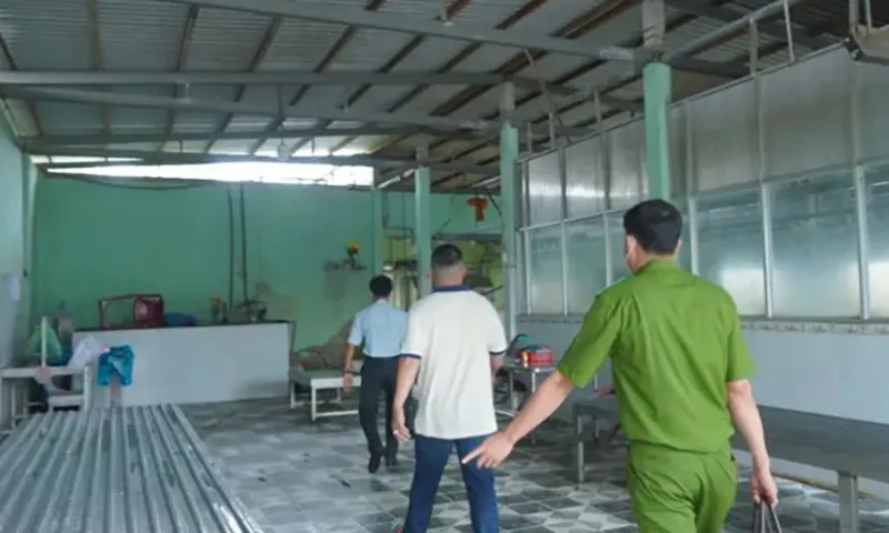 Đoàn công tác liên ngành tỉnh Hậu Giang kiểm tra tại cơ sở Dững - Nga ở huyện Phụng Hiệp, tỉnh Hậu Giang vào ngày 2 6