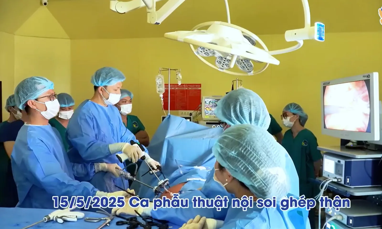 Suy thận vì thường xuyên thức khuya, uống nước ngọt, cô gái trẻ sống sót nhờ thận hiến từ mẹ