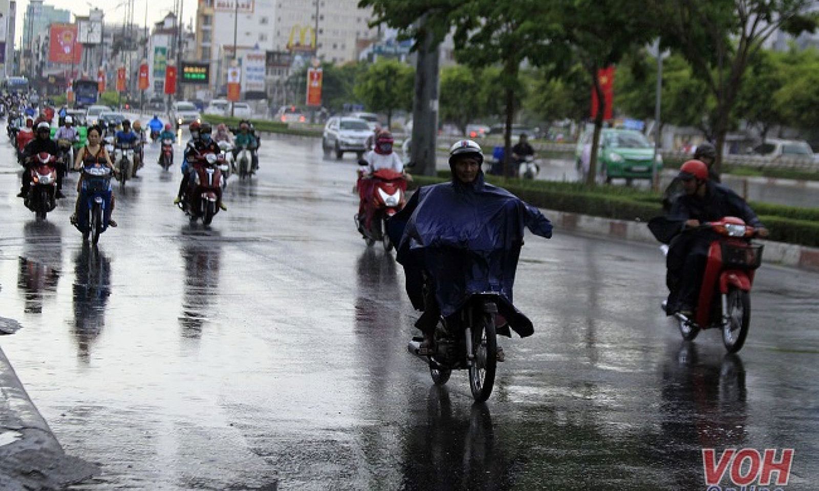 Miền Bắc, Nam Bộ sắp có mưa lớn, miền Trung tiếp tục nắng nóng gay gắt