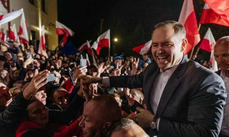 Gió chính trị đổi chiều tại châu Âu