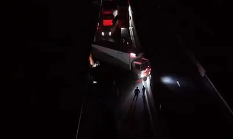 Tai nạn xe tải đông lạnh gây kẹt xe nghiêm trọng trên cao tốc Vĩnh Hảo - Phan Thiết