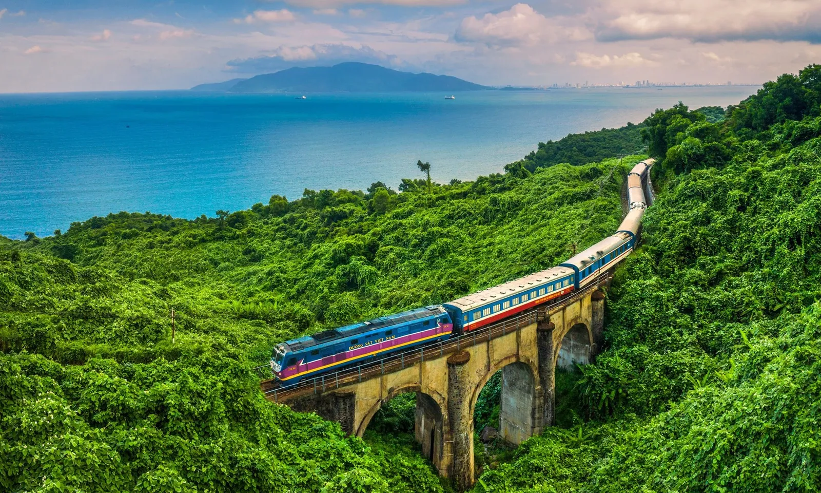 Thông qua hồ sơ dự án Luật Đường sắt sửa đổi, tạo cơ chế đặc thù phát triển đường sắt quốc gia