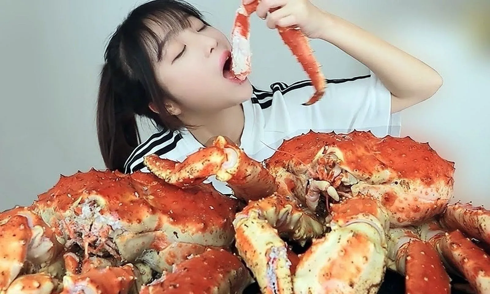 Bí ẩn thánh mukbang Hàn Quốc: Ăn suất 10 người vẫn gầy