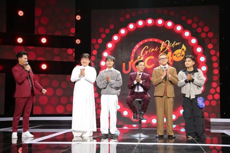 chang-trai-khuyet-tat-co-giong-hat-khung-tung-bi-giat-mic-vi-hieu-lam-hat-nhep 20250610-170904-14