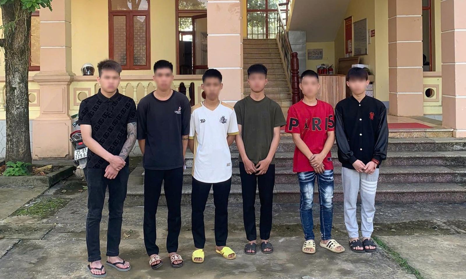 Mâu thuẫn cá nhân, nhóm thanh thiếu niên mang dao, kiếm đi chém người