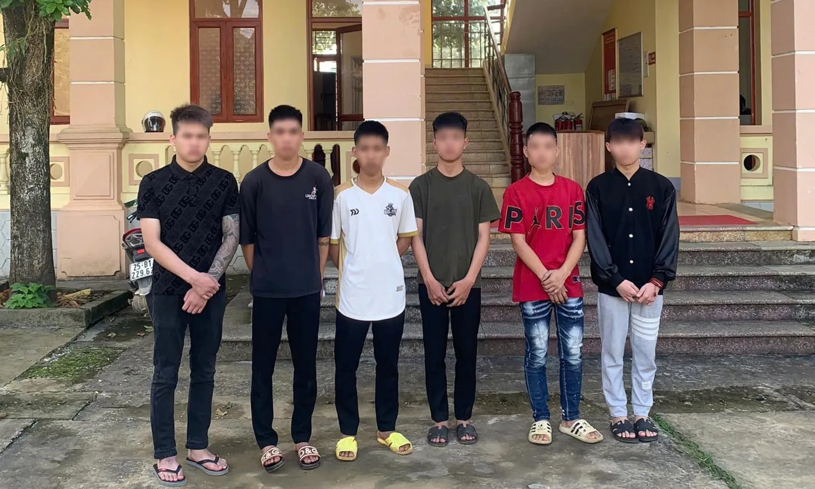 Mâu thuẫn cá nhân, nhóm thanh thiếu niên mang dao, kiếm đi chém người